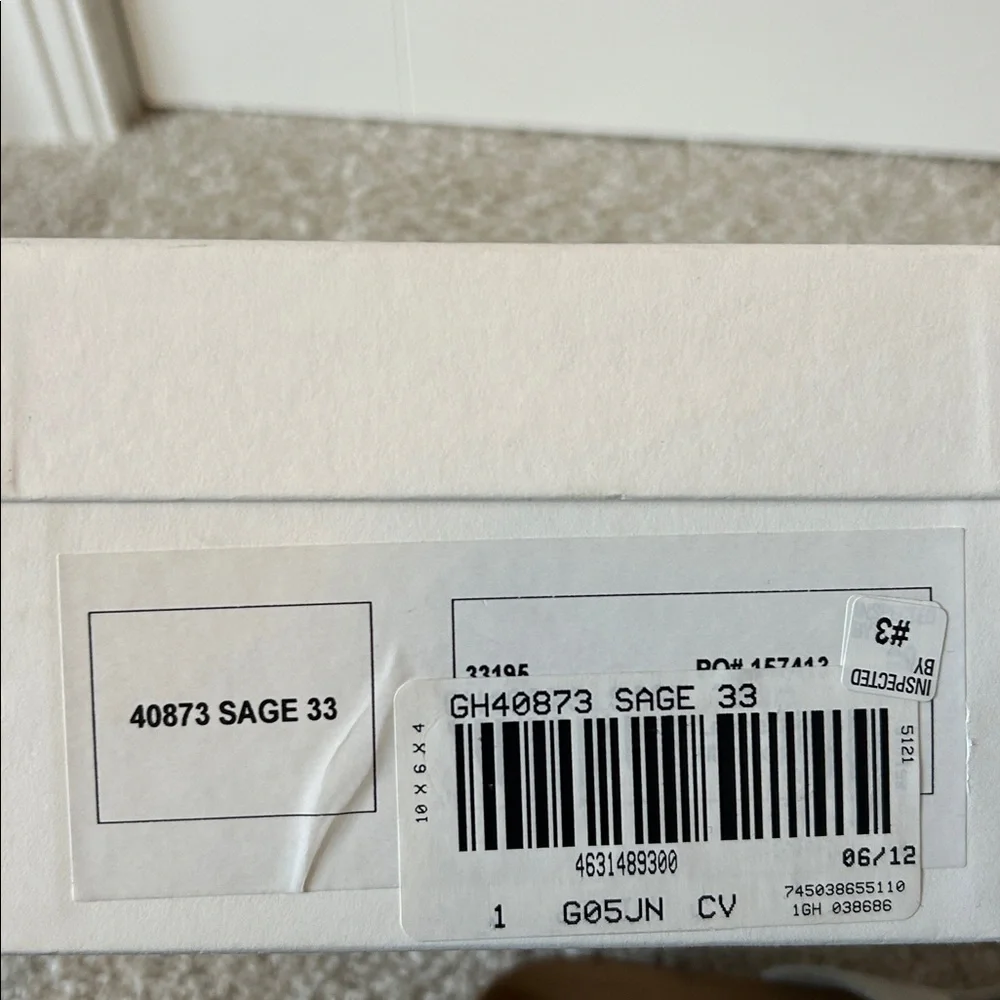 LIKE NEW Garnet Hill Kids Silver Metallic Sandals - Picture 8 of 8